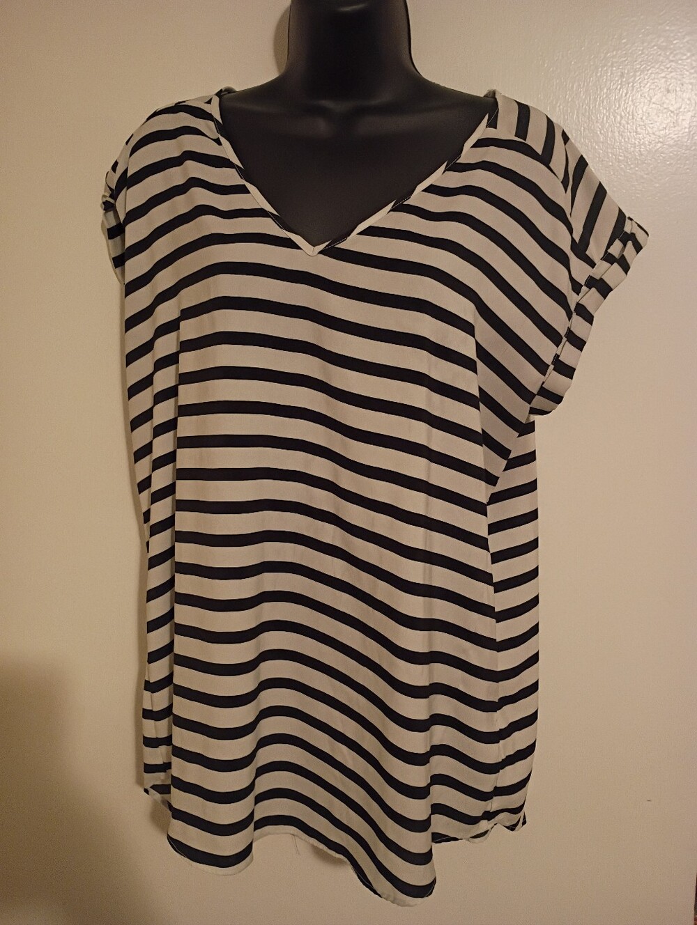 Express Striped V-Neck Tunic Top - Black and White